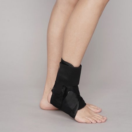 Sports ankle bandage