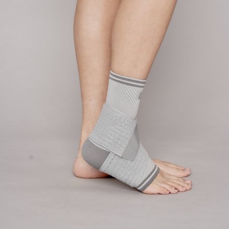 Elastic ankle bandage  DYNAMIC with extra tapes