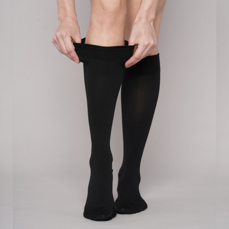 Elegant compression stockings with silk