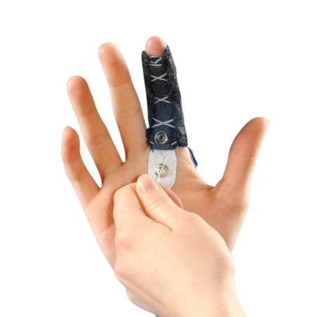 Restrained finger splint