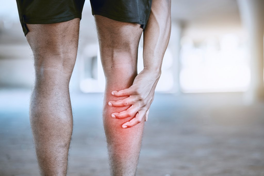 Kojų skausmas sergant osteochondroze: kodėl jis plinta į koją ir kaip gydomas?