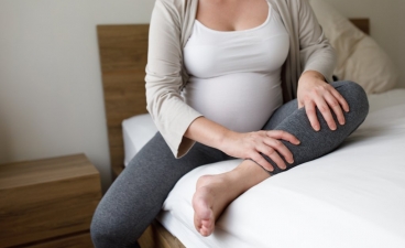 Kodėl svarbu dėvėti kompresines kojines nėštumo metu?